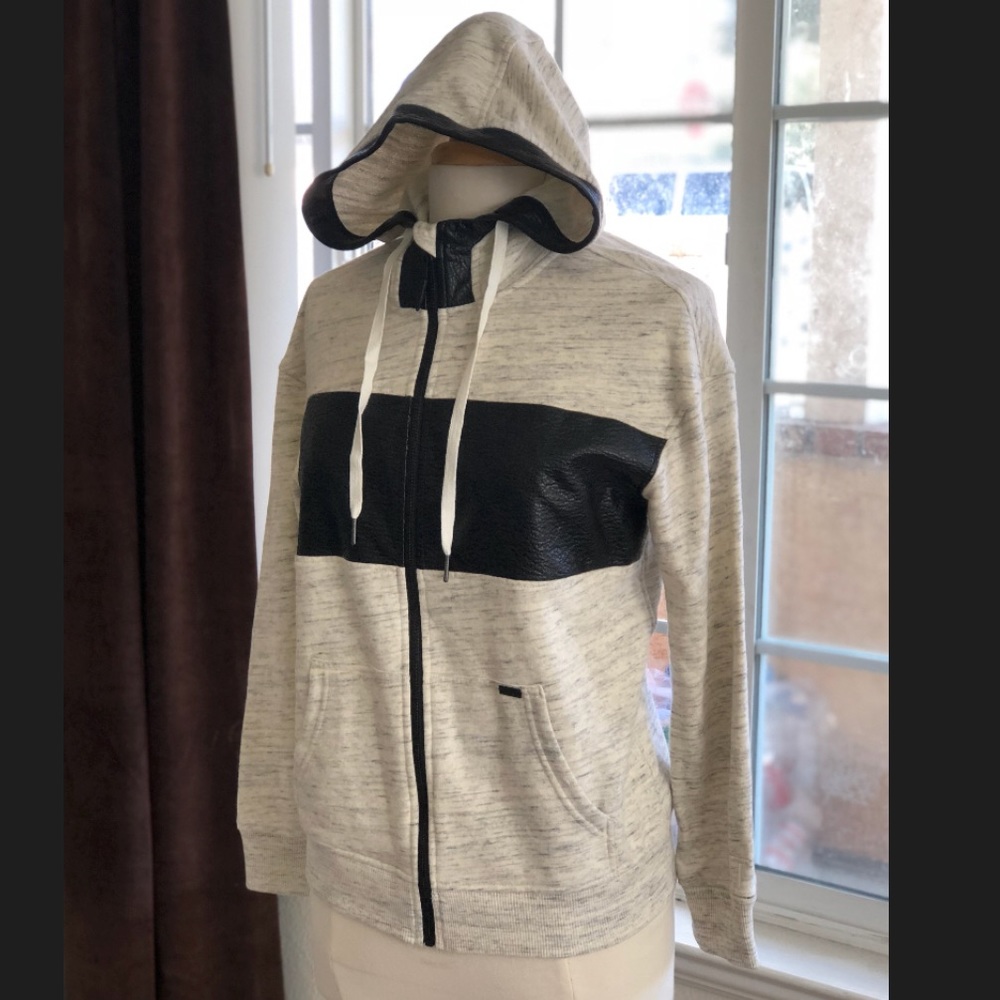 Titika Zip Up sweater